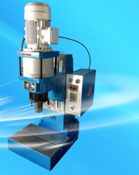 液壓鉚接機(jī)的模具有多少個(gè)?