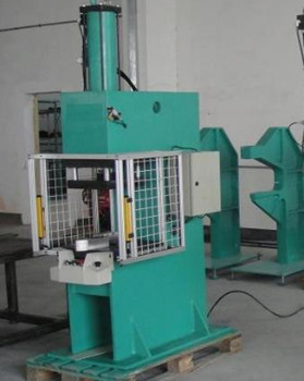 汽車行業(yè)如何運用鉚接機提高組件質(zhì)量和生產(chǎn)效率？