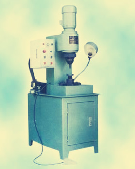 采購時選擇氣動鉚接機好還是液壓鉚接機好？