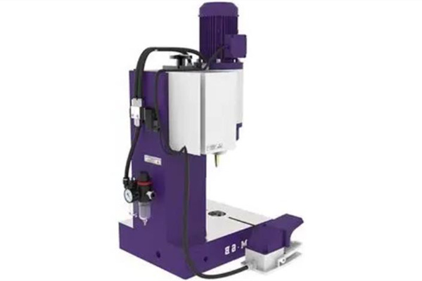 鉚頭不轉(zhuǎn)？可能使用的是徑向鉚接機(jī)！