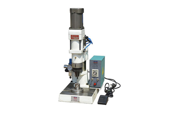 淄博小型氣動(dòng)鉚接機(jī)